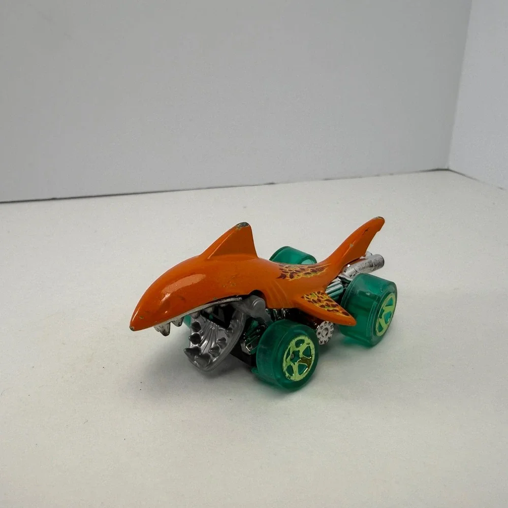 Hot Wheels Sharkruiser Orange Shark Car Diecast DHP30 Teal Wheels 1:64 Scale